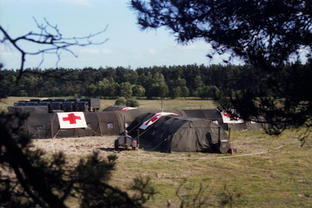 1981_Militaire-Dienst_Seedorf_Rode_Kruiskamp_13-Rode-Kruis-kamp-uit-boomt